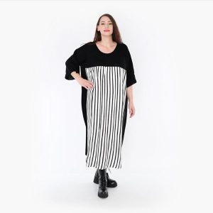 Strickkleid mit feinen Linien